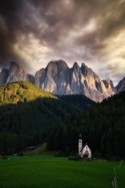 kerk van san giovanni dolomieten alpe italiaans