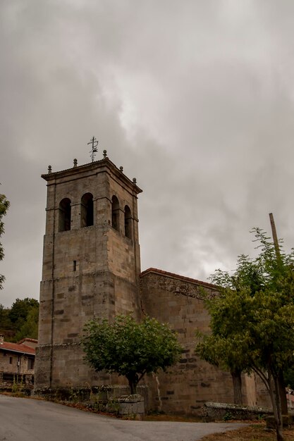 Kerk van San Martin in de parochie van Bustillo.