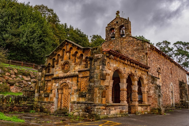 Kerk van Santa Maria de Laresma la Real - Asturië