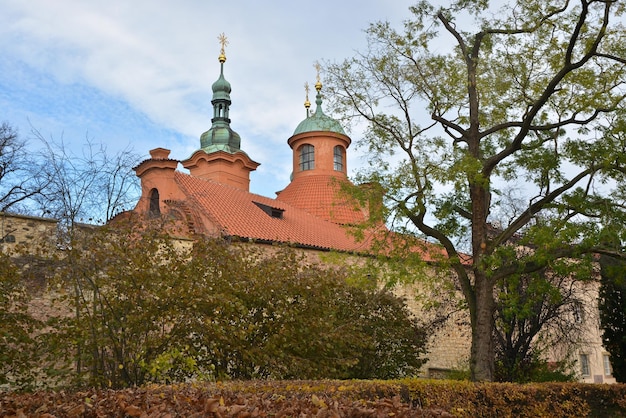 Kerk van St. Lawrence op de Petrin-heuvel in Praag