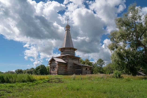 Kerk van Veronderstelling in Museum van Volks Houten Architectuur van Vitoslavlitsa Veliky Novgorod Rusland
