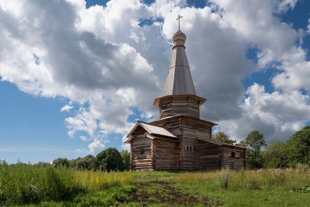 Kerk van Veronderstelling in Museum van Volks Houten Architectuur van Vitoslavlitsa Veliky Novgorod Rusland