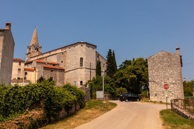 Kerk van Visitatie van Heilige Maagd Maria aan St. Elizabeth, Bale, Villa