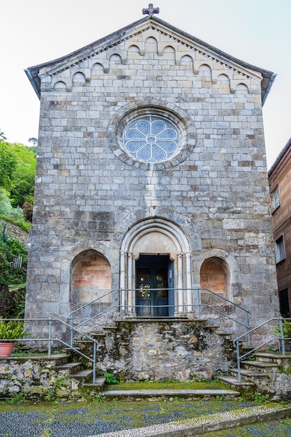 Kerkje op het voorgebergte van Portofino