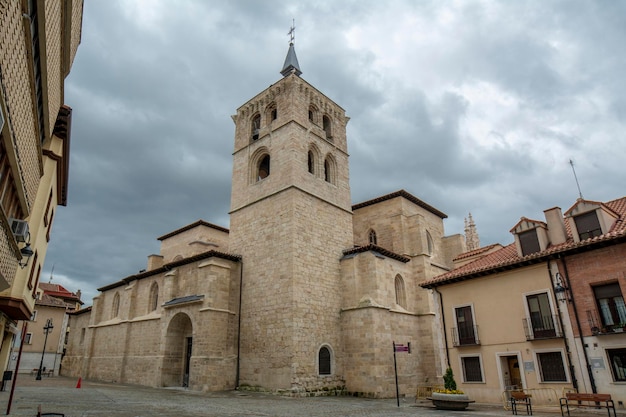 Kerktoren van de Santa Maria-kerk in Aranda de Duero Burgos