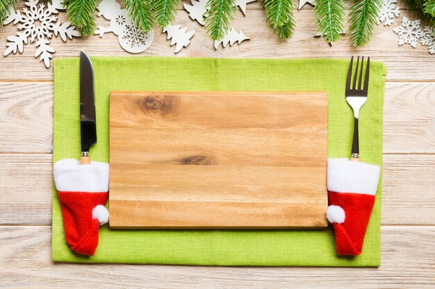 Kerst bestek op de houten tafel