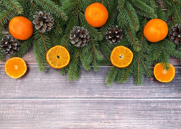 Kerst compositie op houten achtergrond. Ruimte voor tekst