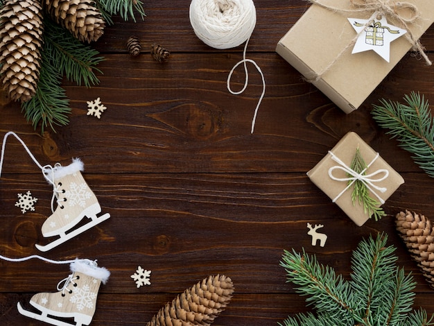 Foto kerst concept op houten tafel met kopie ruimte