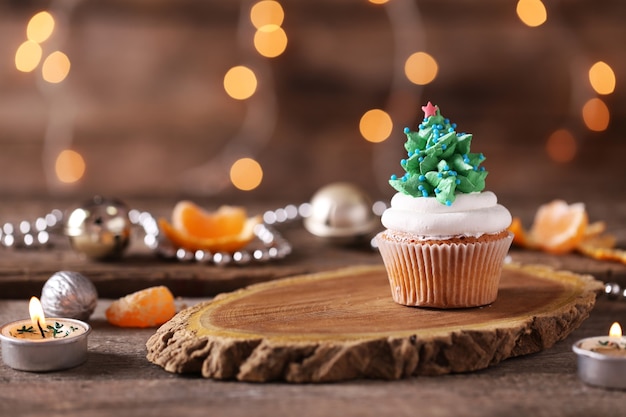 Kerst cupcake op houten standaard