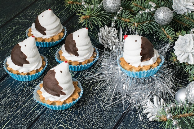 Kerst cupcakes in de vorm van grappige pinguïns