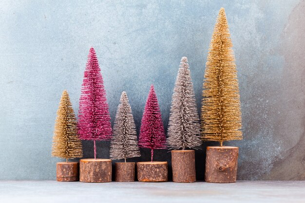 Kerst decor met kerstboom geïsoleerd