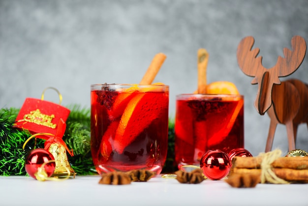 Kerst glühwein heerlijke vakantie zoals feesten met sinaasappel kaneel steranijs kruiden