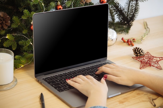Kerst laptop met leeg scherm