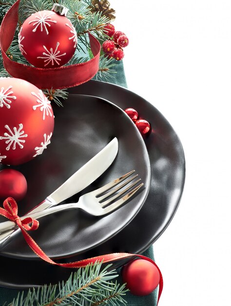 Kerst menu concept met zwarte platen en bestek geÃ¯soleerd op