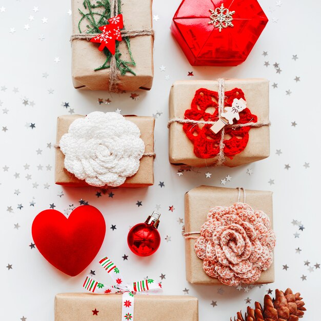 Kerst met cadeautjes en decoraties