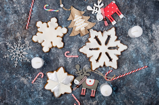 Kerst met peperkoekkoekjes, geschenken, kerstspeelgoed