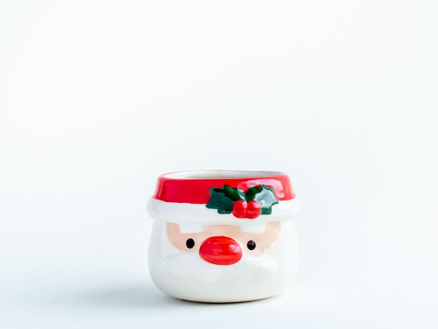 Kerst object concept, lege schattige kerstman vormige plant pot geïsoleerd op wit