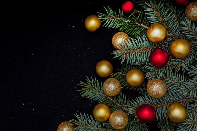 Kerst ornamenten geïsoleerd op zwart