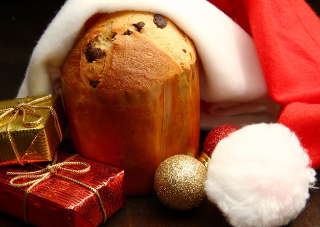 Kerst panettone met decoratie