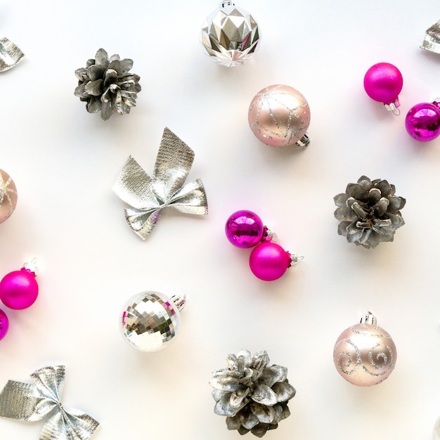 Kerst plat leggen van zilver en roze decoraties