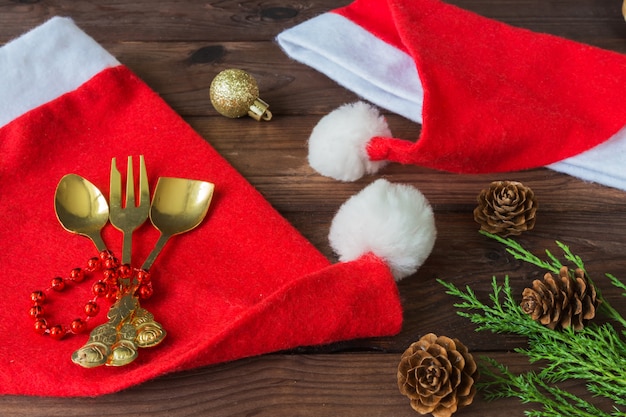 Kerst tafelgerei set, decor feestelijke achtergrond, plat leggen bovenaanzicht