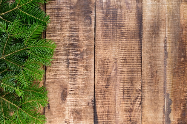 Kerst wenskaart. Feestelijke decoratie op houten achtergrond. Nieuwjaar concept. Kopieer ruimte. Plat leggen. Bovenaanzicht.