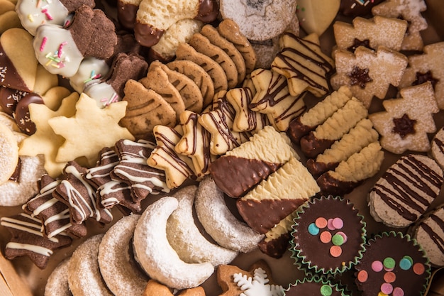 Kerst zoet en koekjes bovenaanzicht.