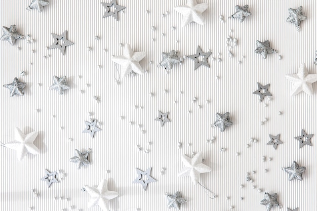 Foto kerstachtergrond met decoratieve sterren plat gelegd