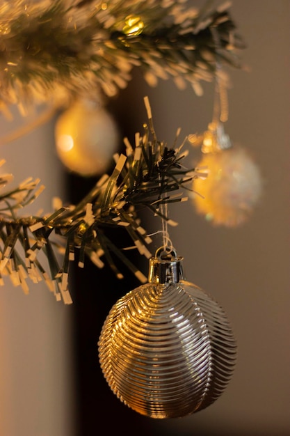 Foto kerstbal op een boom mooi licht