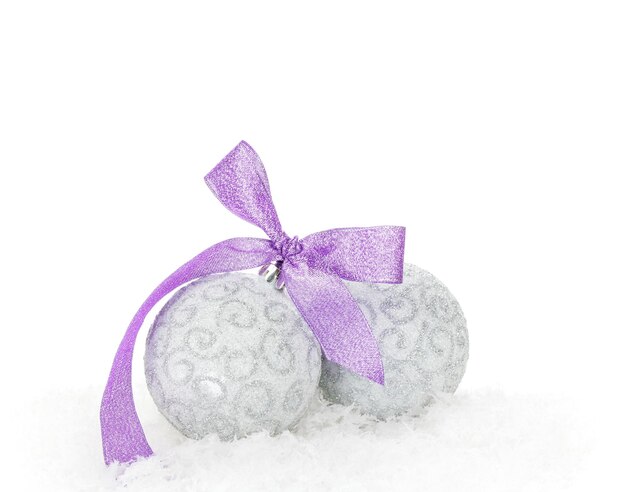 Kerstballen en paars lint