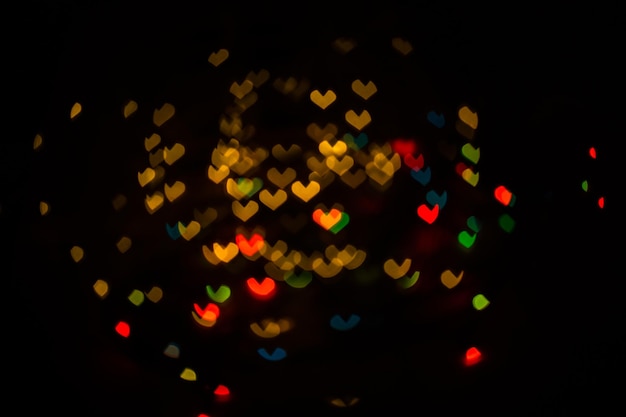 Kerstbanner met veelkleurige intreepupil lichtslingers in de vorm van een hart