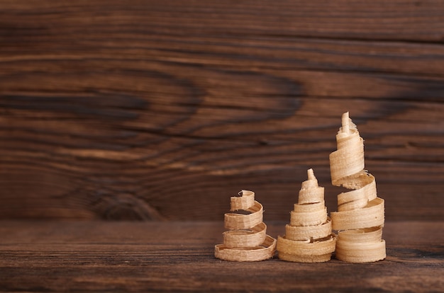 Kerstbomen op een houten achtergrond