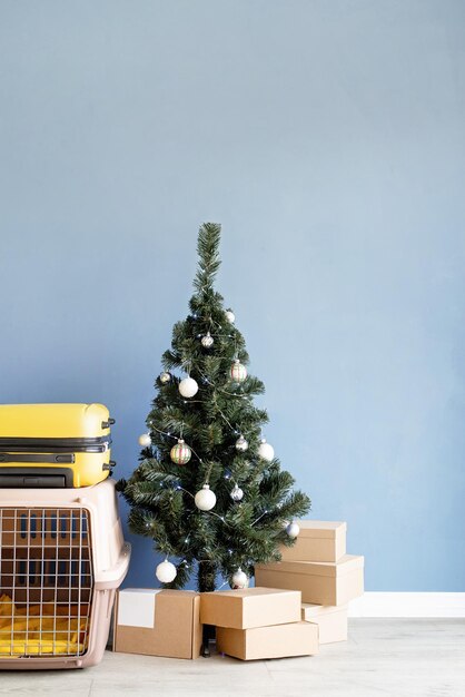 Kerstboom en ambachtelijke geschenkdozen Mockup-ontwerp