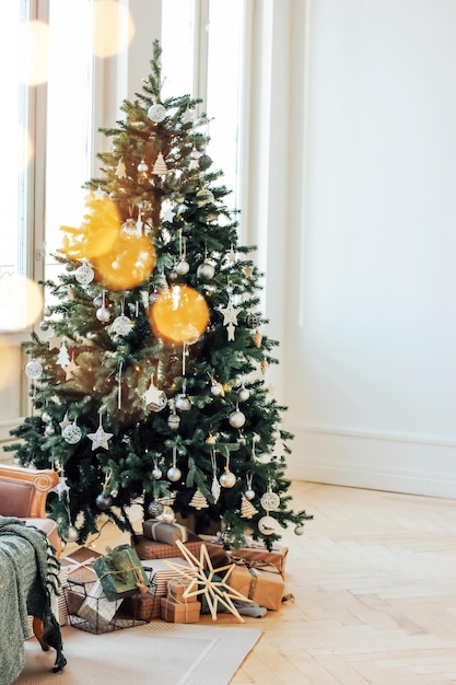 Kerstboom en geschenken thuis