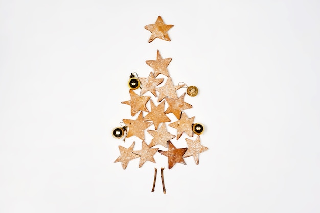 Kerstboom gemaakt met cookies in stervorm