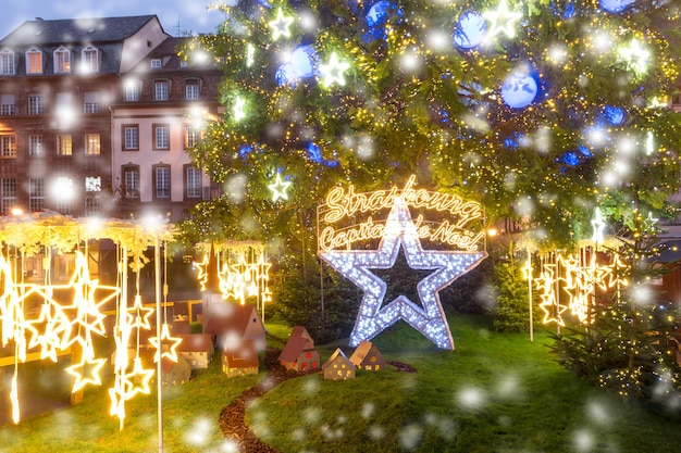 Foto kerstboom in straatsburg, elzas, frankrijk