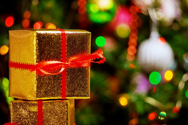 Kerstboom met geschenken, mooie kerst geschenkdozen concept.