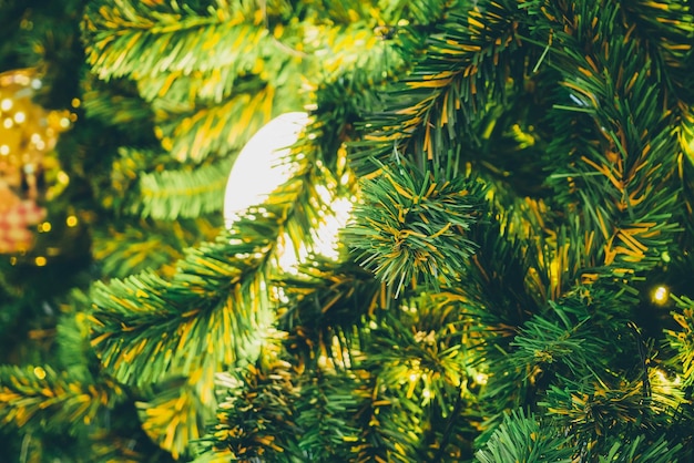 Kerstboom met versierde lichtjes