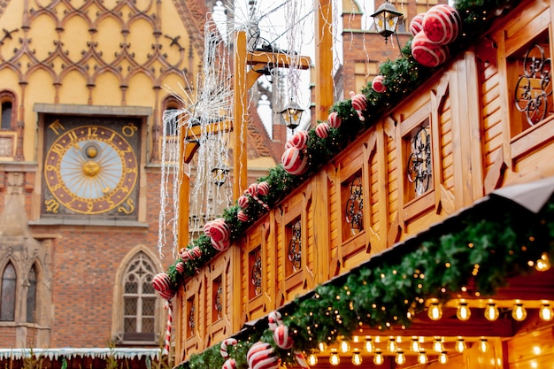 Kerstboomdeocratie, snuisterijen op markt in Wroclaw, Polen