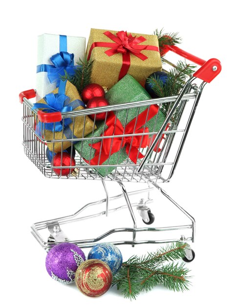 Kerstcadeaus en winkelen in trolley geïsoleerd op wit