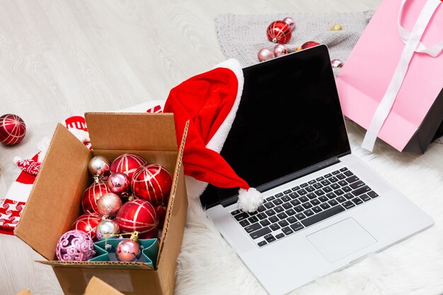 Kerstcadeaus online kopen - online winkelconcept