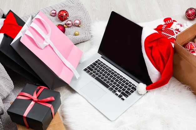 Kerstcadeaus online kopen - online winkelconcept