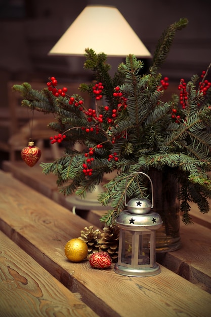 Kerstdecor op houten tafelsA