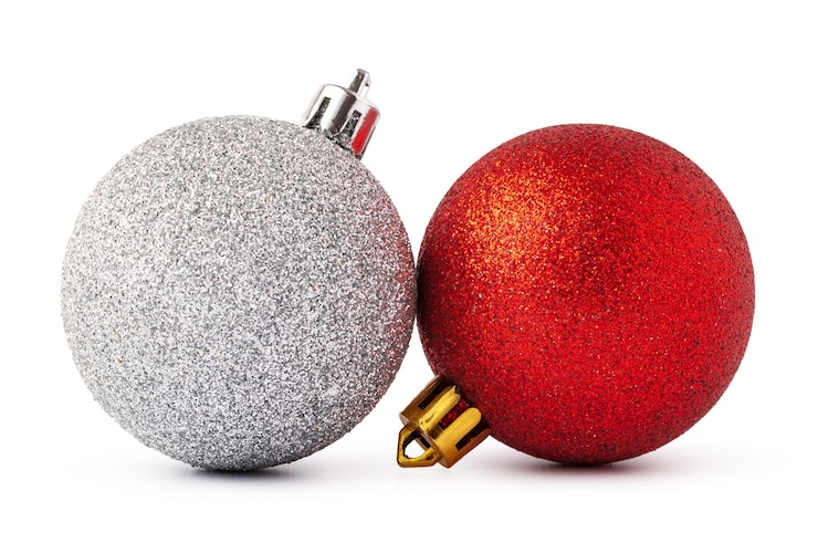 Foto kerstdecoratie ballen geïsoleerd op een witte achtergrond
