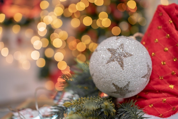 Kerstdecoratie in huis. Kerst- en nieuwjaarsviering voor feest op vakantie.