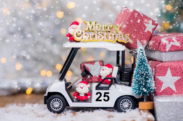 Kerstdecoratie met golfwagen op december