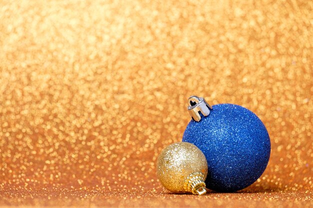 Kerstdecoraties op een glitter achtergrond