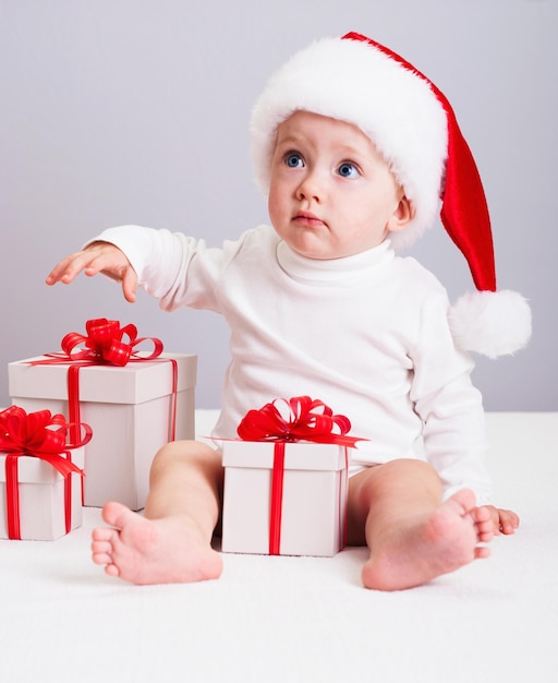 Kerstfoto Baby met cadeautjes