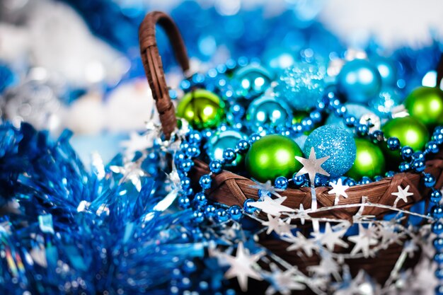 Kerstkaart met blauwe ballen