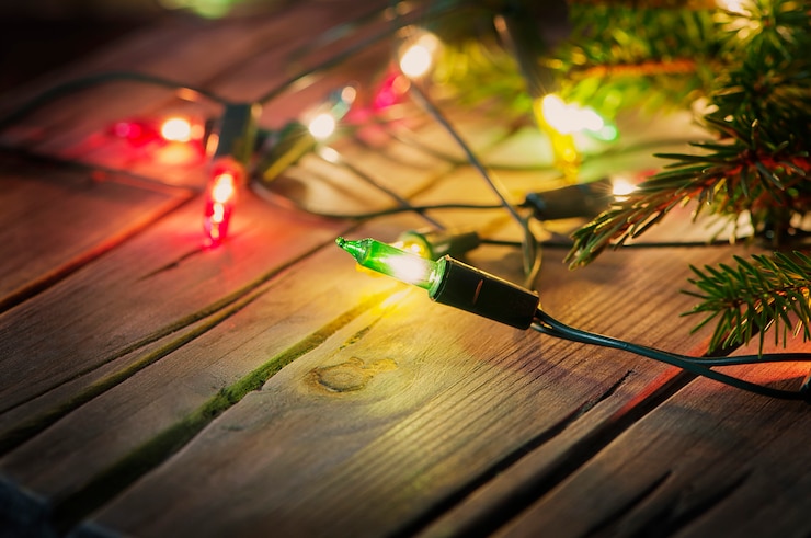 Foto kerstkaart met verlichting en vintage achtergrond